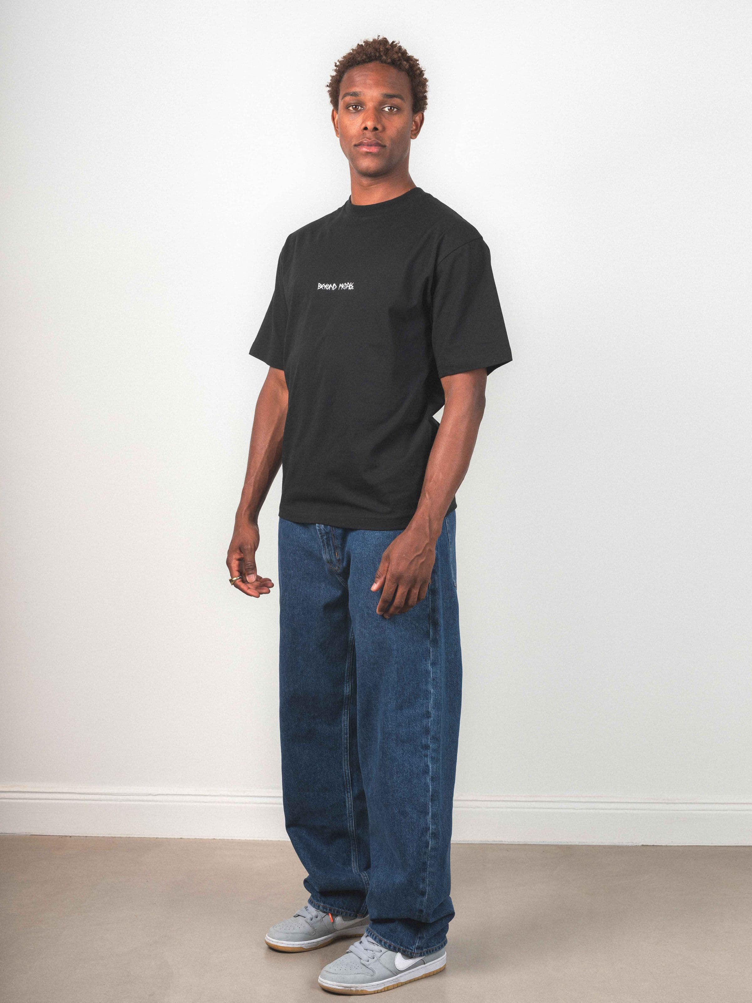 Loose fitting jeans, Fortunato Loose Jeans in blue worn by model, Beyond Medals, 2024