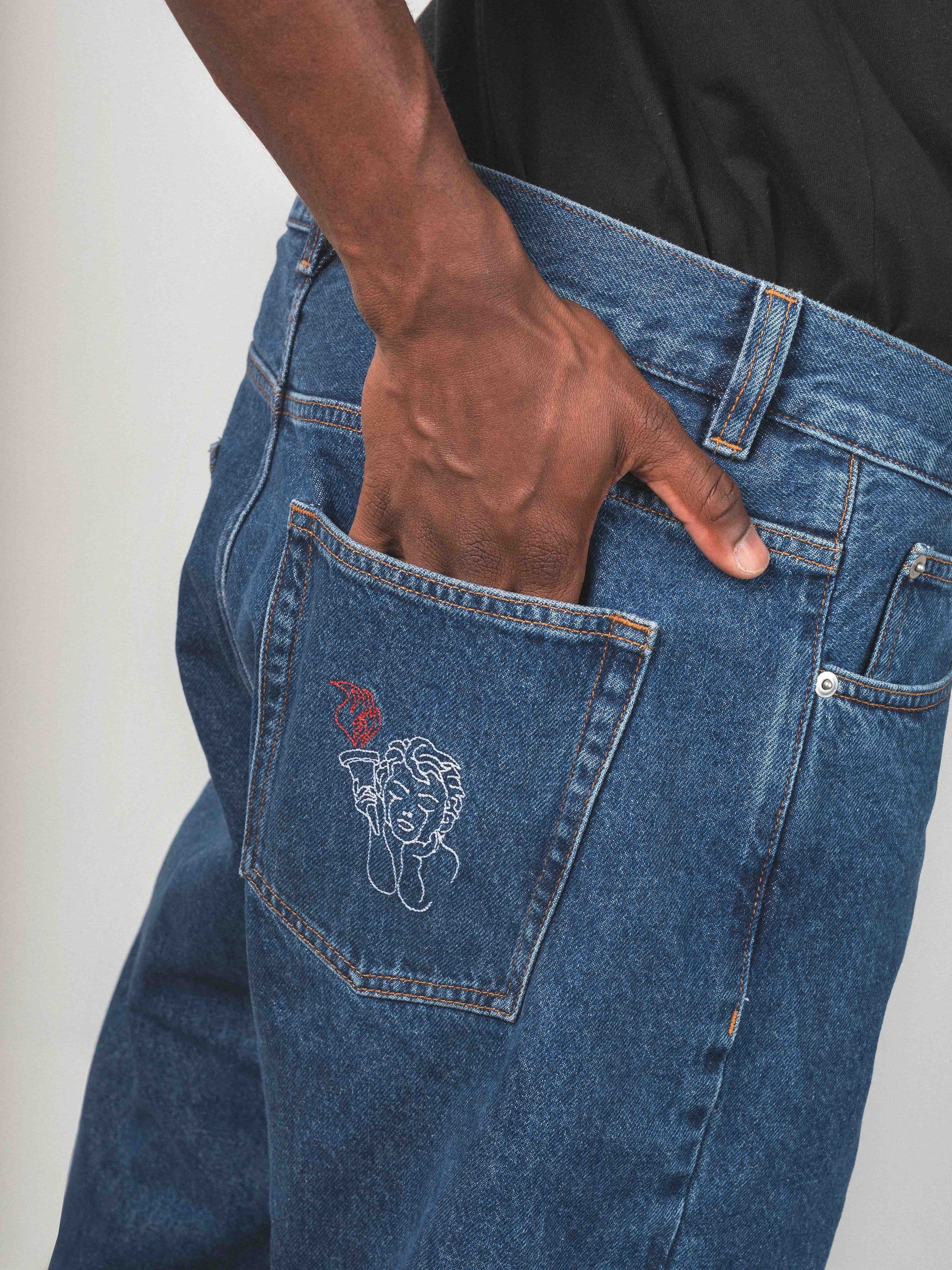 Loose fit jeans, Fortunato Loose Jeans in blue worn by model, Beyond Medals, 2024