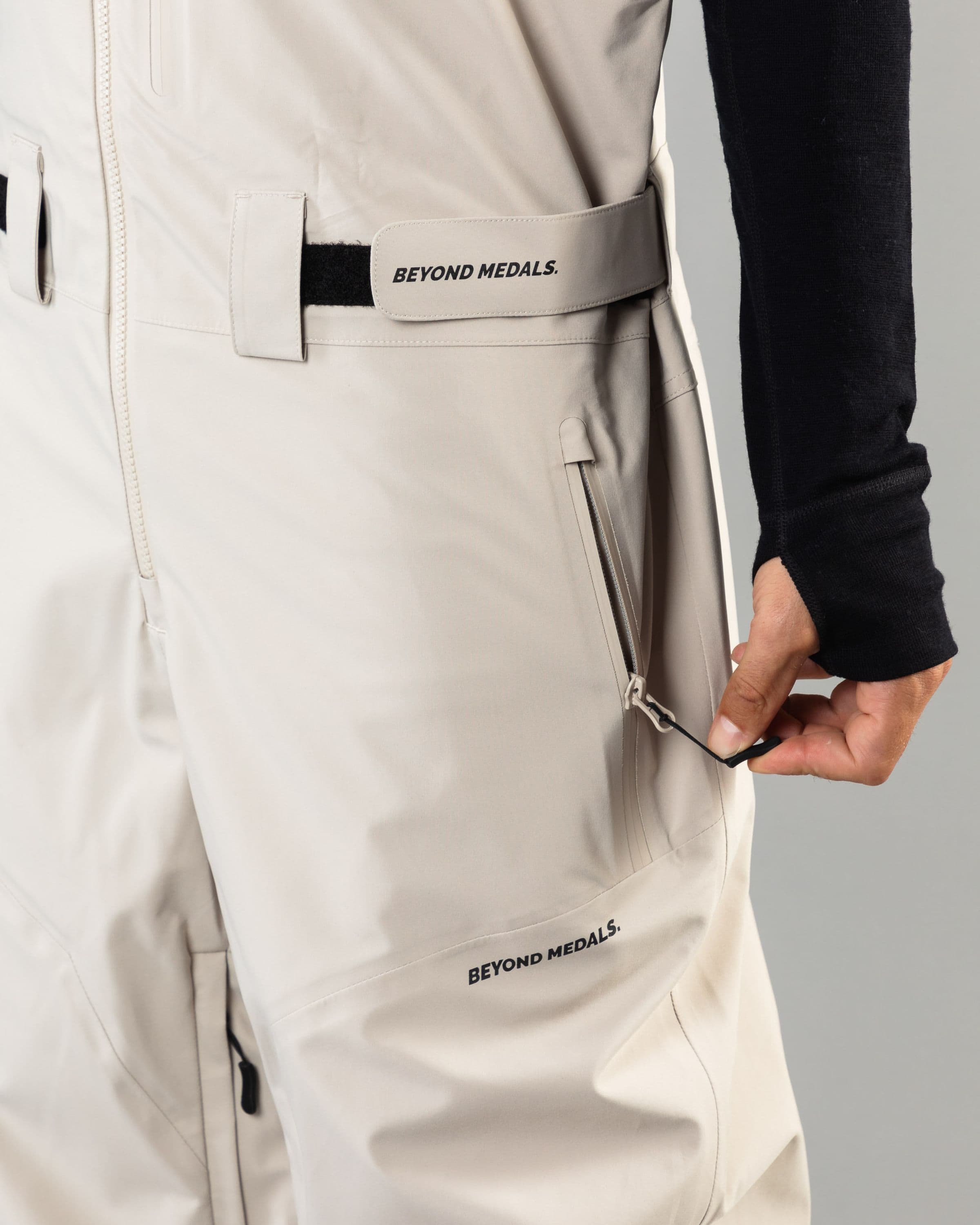 Outerwear clothing, tech bib 3l in lt beige worn by ULRIK BADERTSCHER, Beyond Medals, 2024, detail2