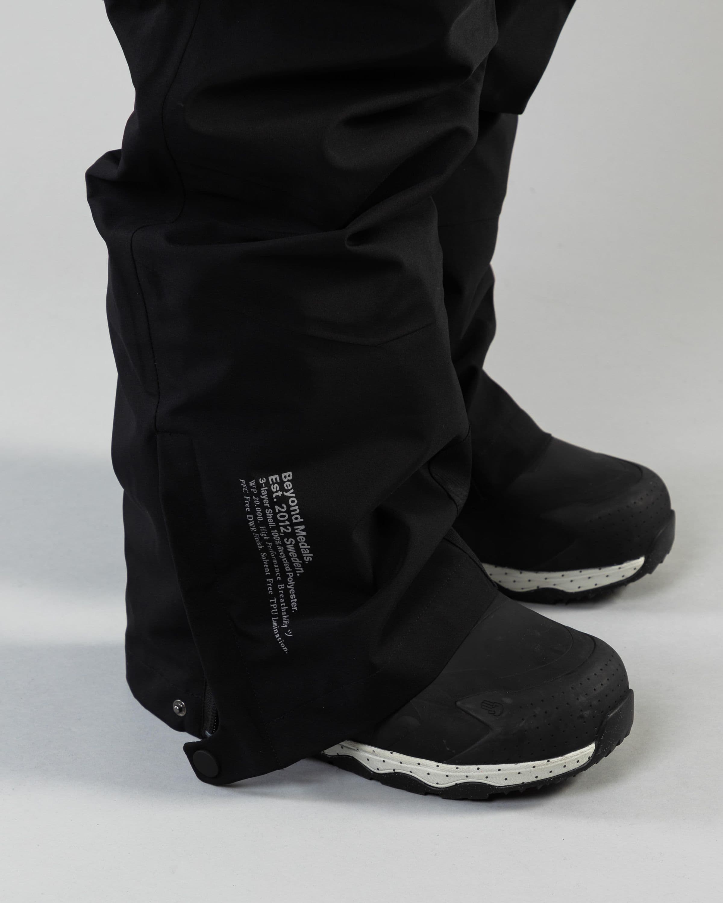 Outerwear clothing, tech bib 3l in black worn by ULRIK BADERTSCHER, Beyond Medals, 2024, detail4