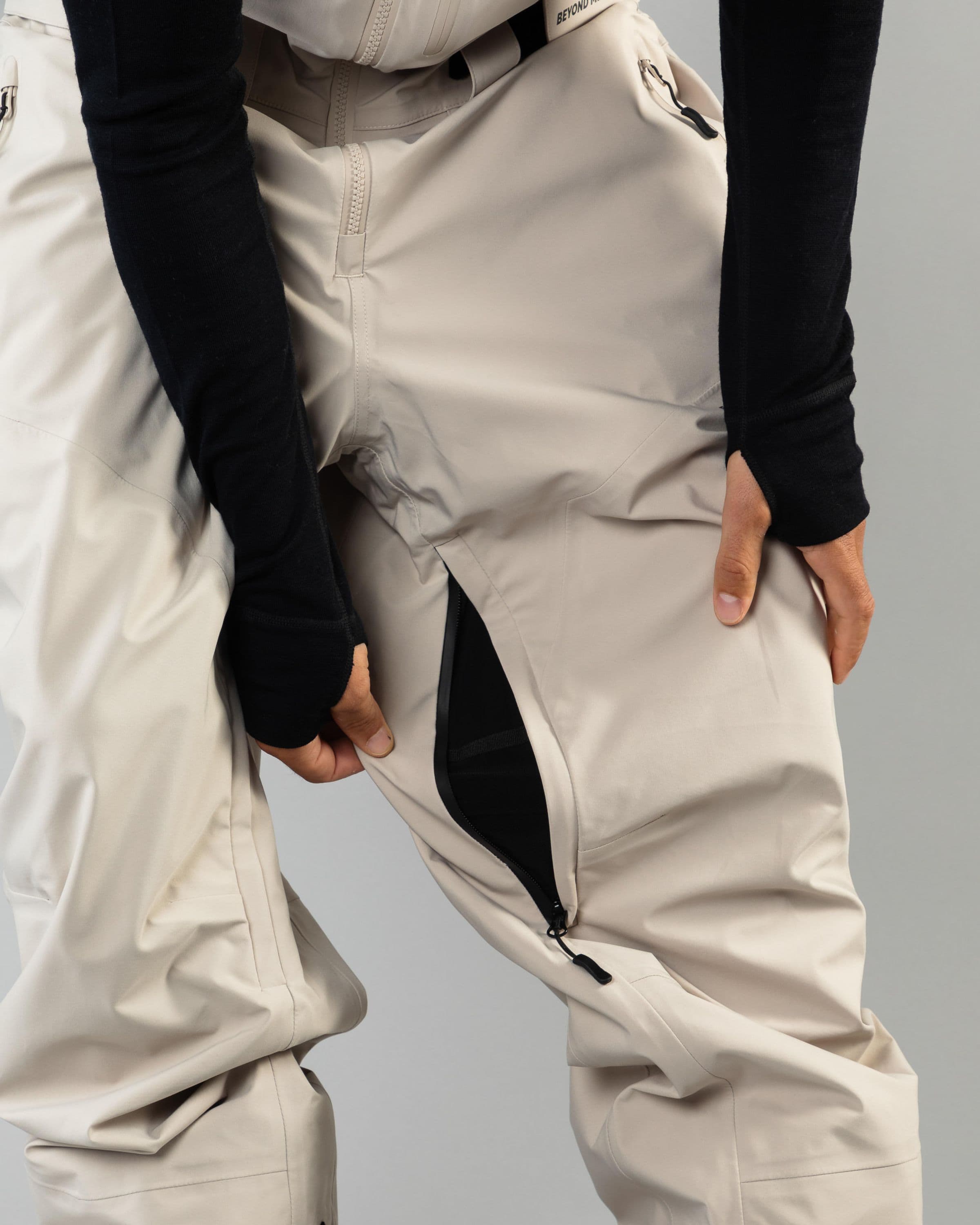 Outerwear clothing, tech bib 3l in lt beige worn by ULRIK BADERTSCHER, Beyond Medals, 2024, detail3