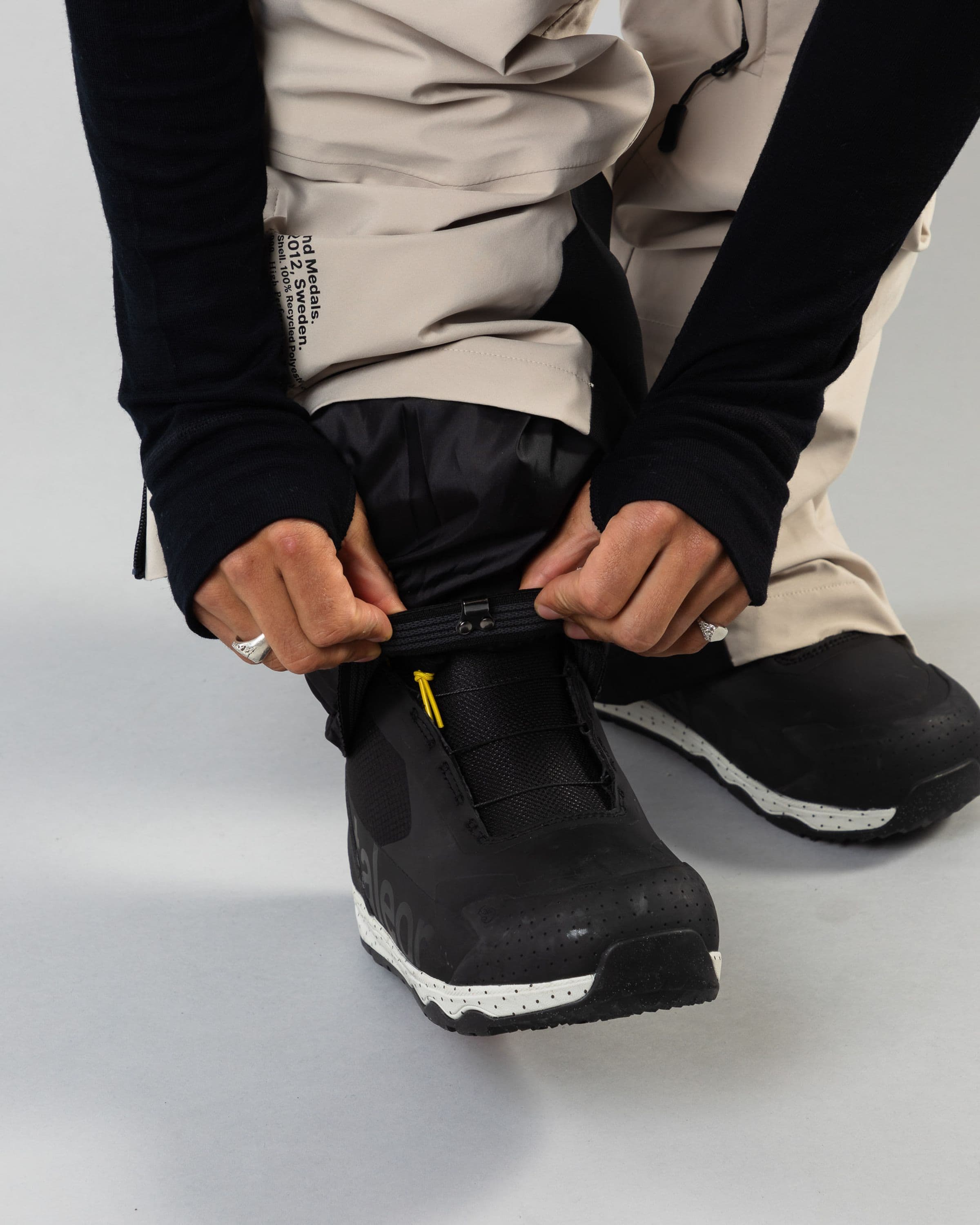 Outerwear clothing, tech bib 3l in lt beige worn by ULRIK BADERTSCHER, Beyond Medals, 2024, detail4