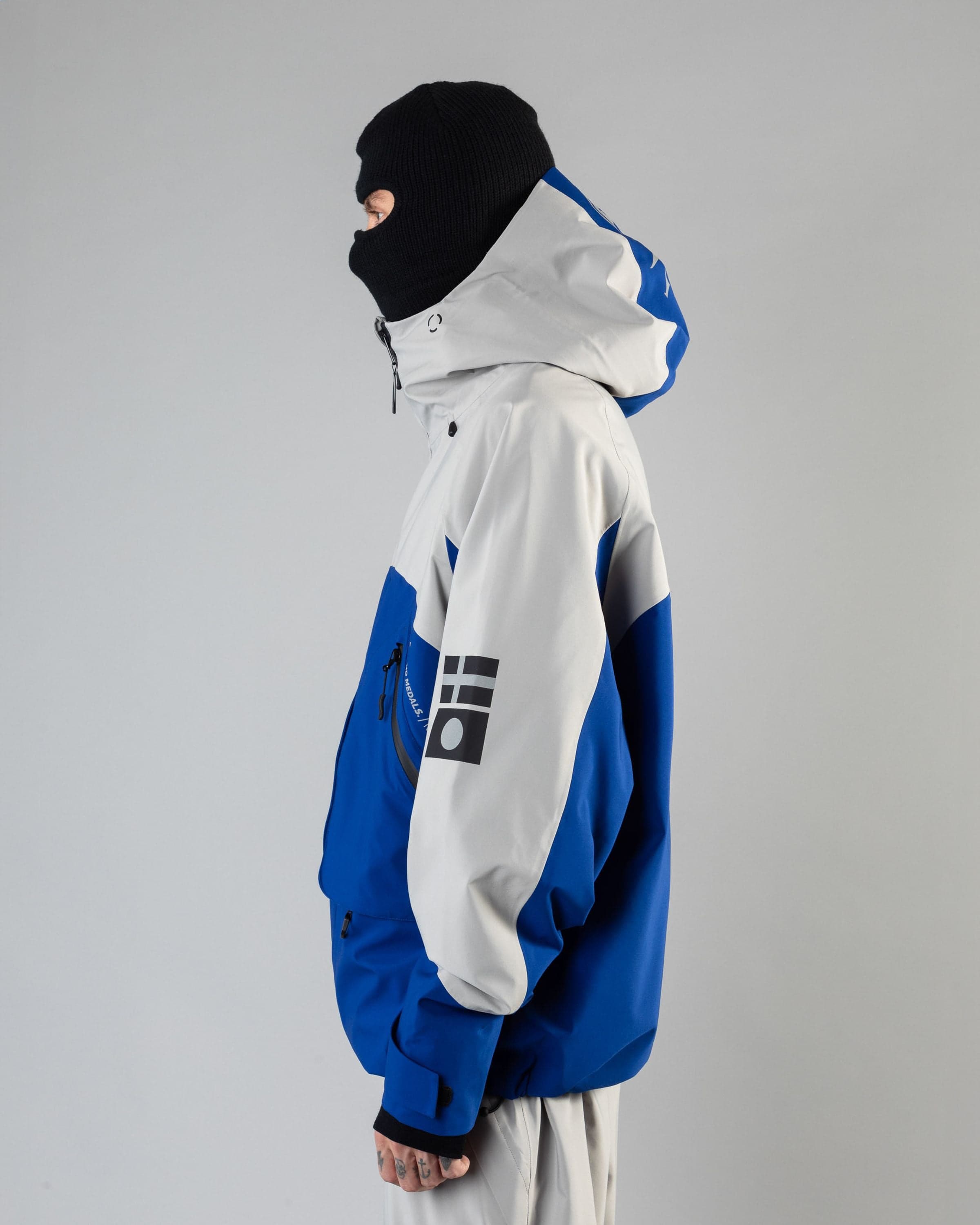Outerwear clothing, beyond medals x nomadik jacket 3l in blue worn by KEVIN BÄCKSTRÖM, Beyond Medals, 2024, side