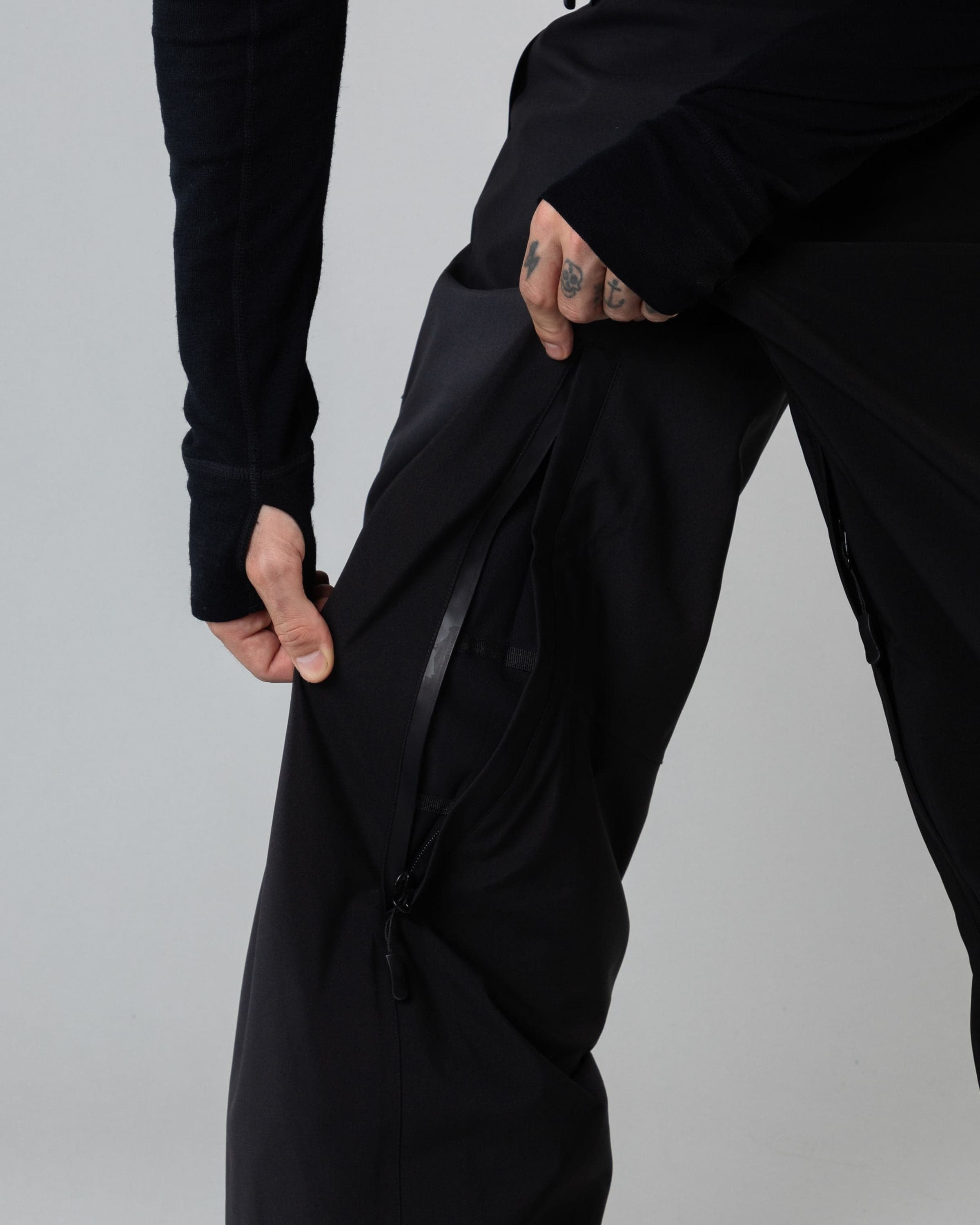 Outerwear clothing, beyond medals x nomadik pants 3l in black worn by KEVIN BÄCKSTRÖM, Beyond Medals, 2024, detail1