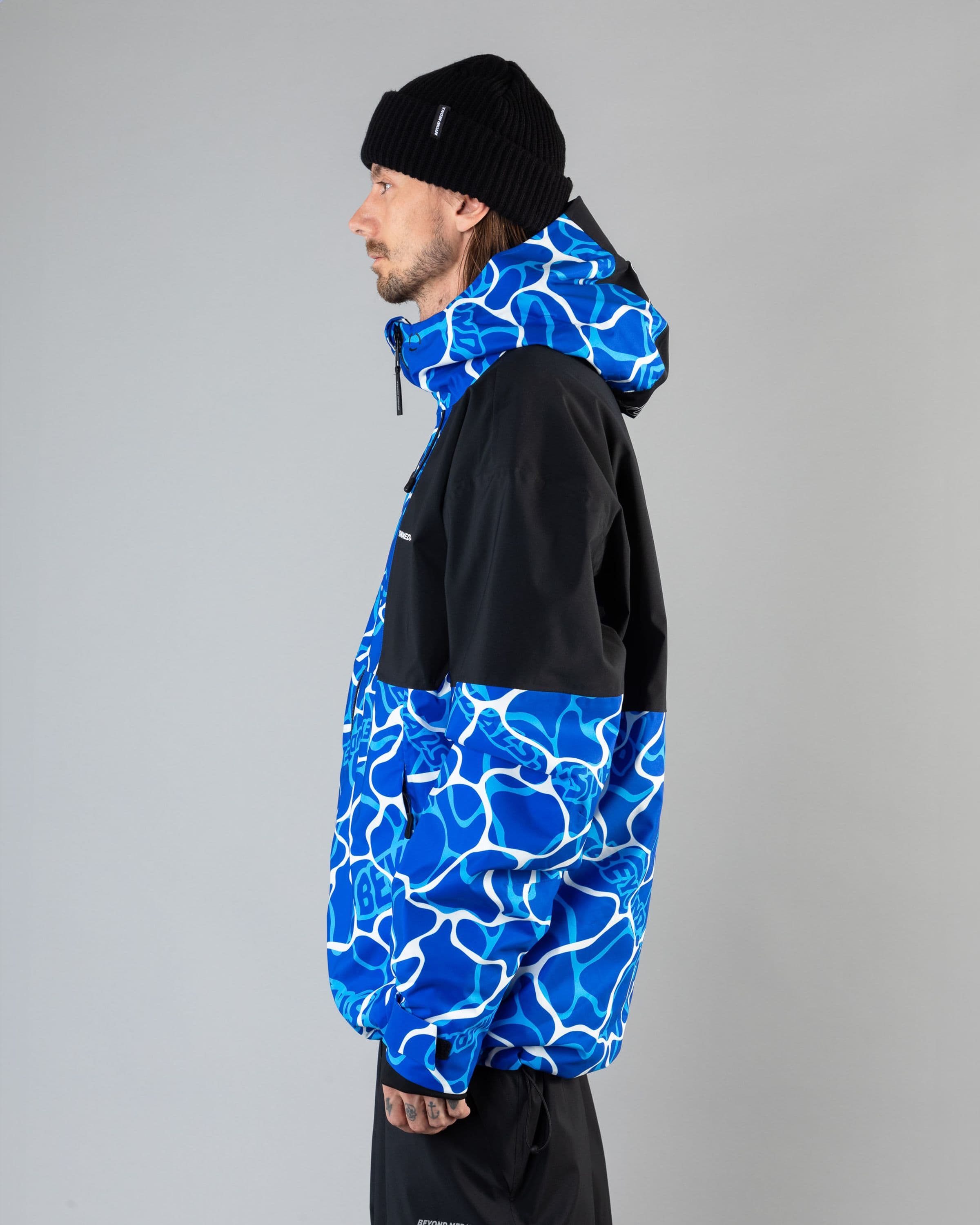 Outerwear clothing, fullzip jacket 2l in blue worn by KEVIN BÄCKSTRÖM, Beyond Medals, 2024, side