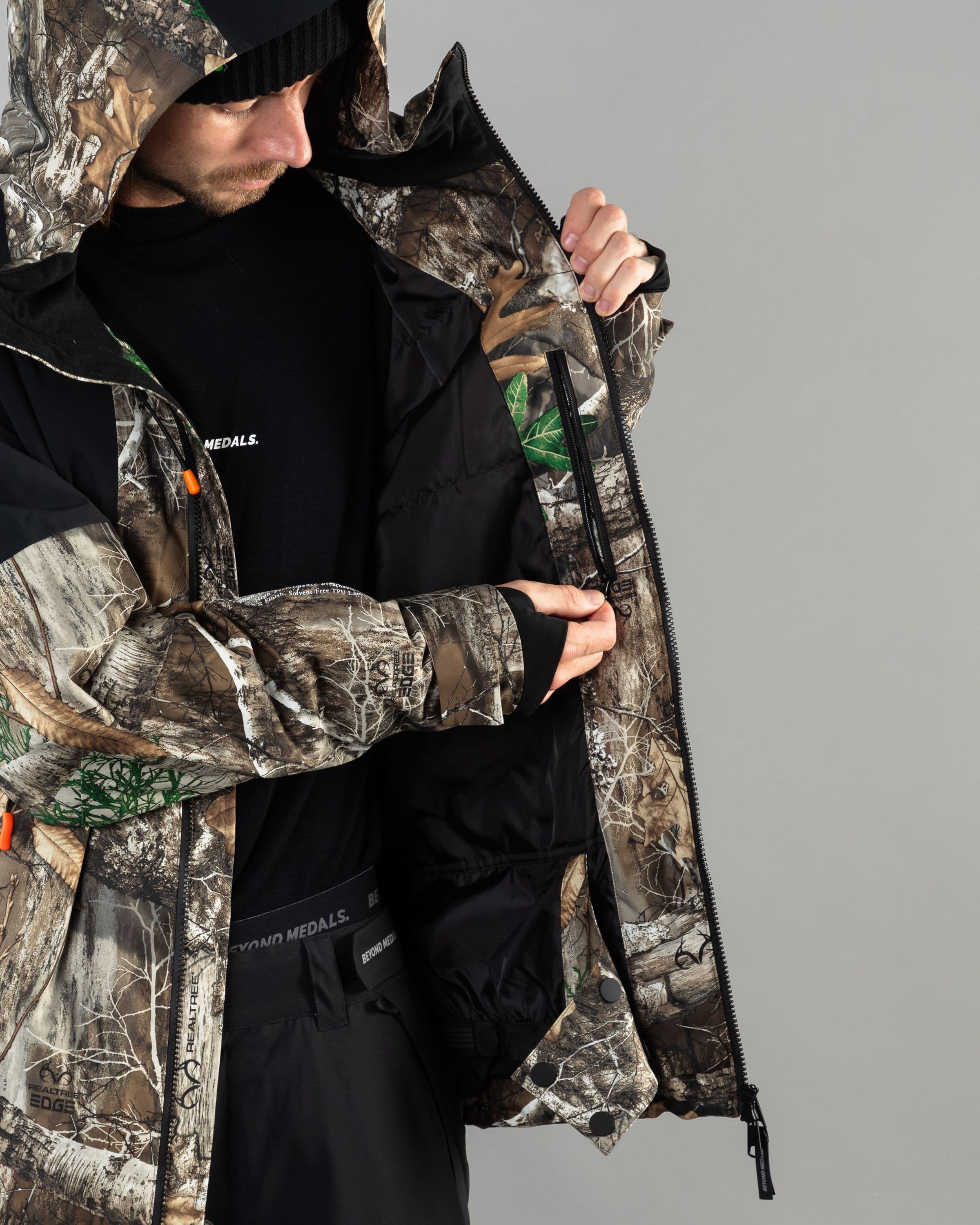 Outerwear clothing, fullzip jacket 2l in realtree worn by KEVIN BÄCKSTRÖM, Beyond Medals, 2024, detail5