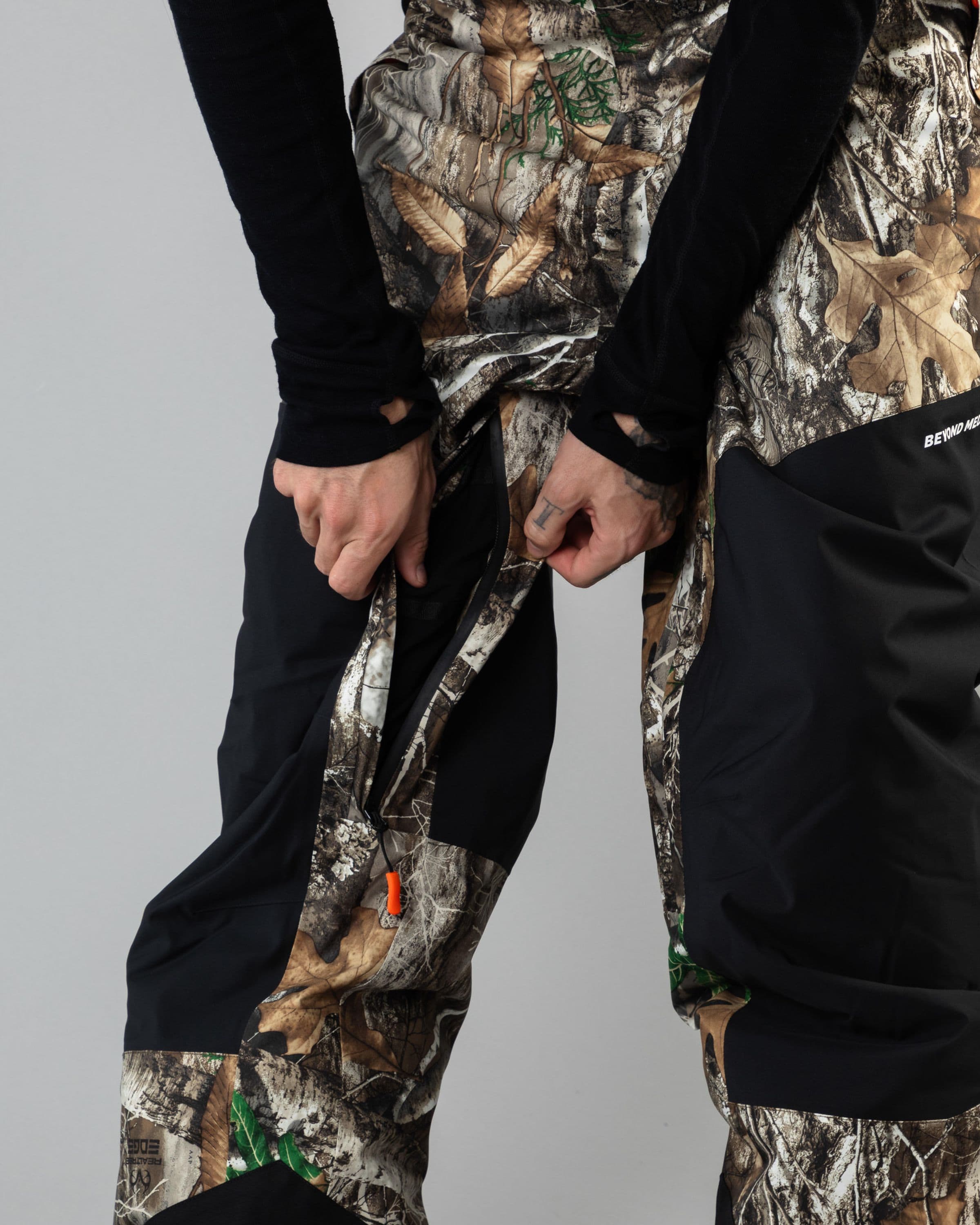 Outerwear clothing, zip pants 2l in realtree worn by KEVIN BÄCKSTRÖM, Beyond Medals, 2024, detail1