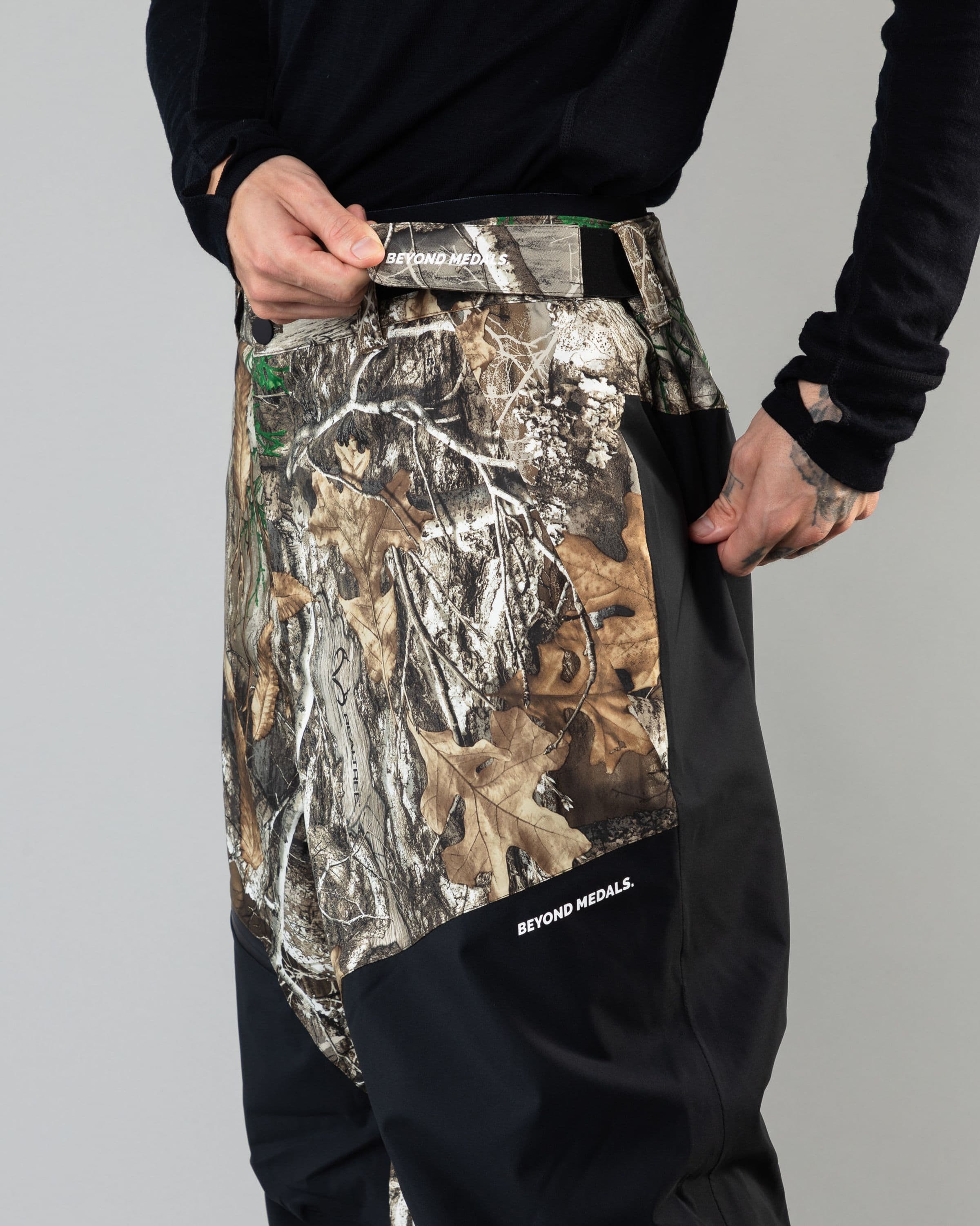 Outerwear clothing, zip pants 2l in realtree worn by KEVIN BÄCKSTRÖM, Beyond Medals, 2024, detail2
