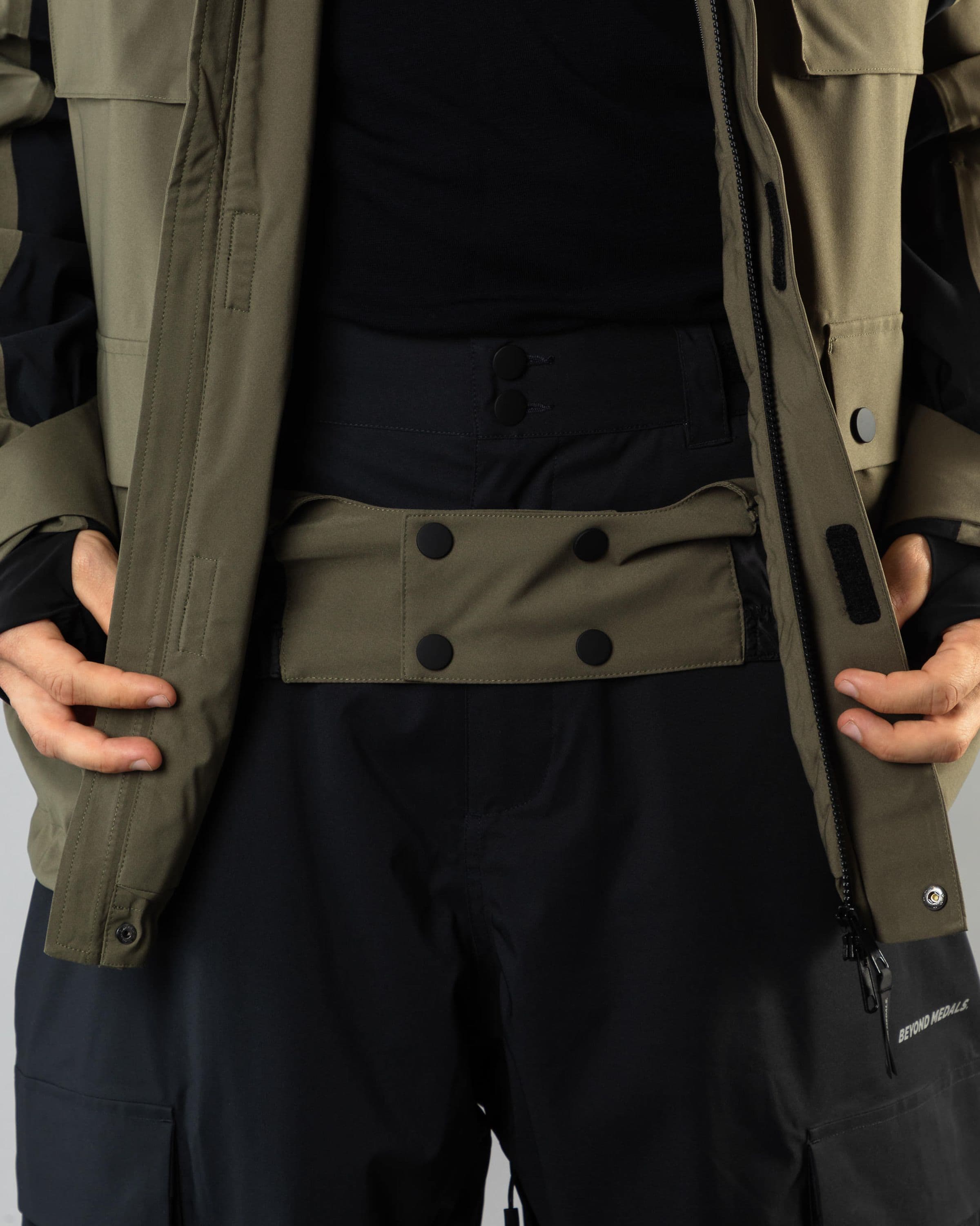 Outerwear clothing, cargo jacket 2l in green worn by LUDVIG BILLTOFT, Beyond Medals, 2024, detail5