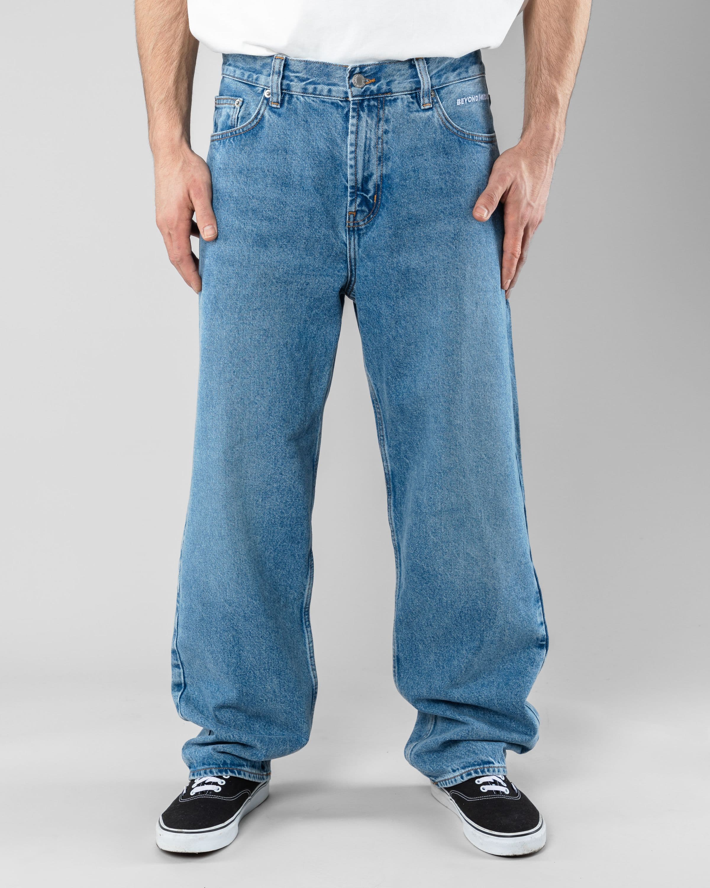 Loose Jeans Beyond Medals Snowboard & Streetwear Model image front