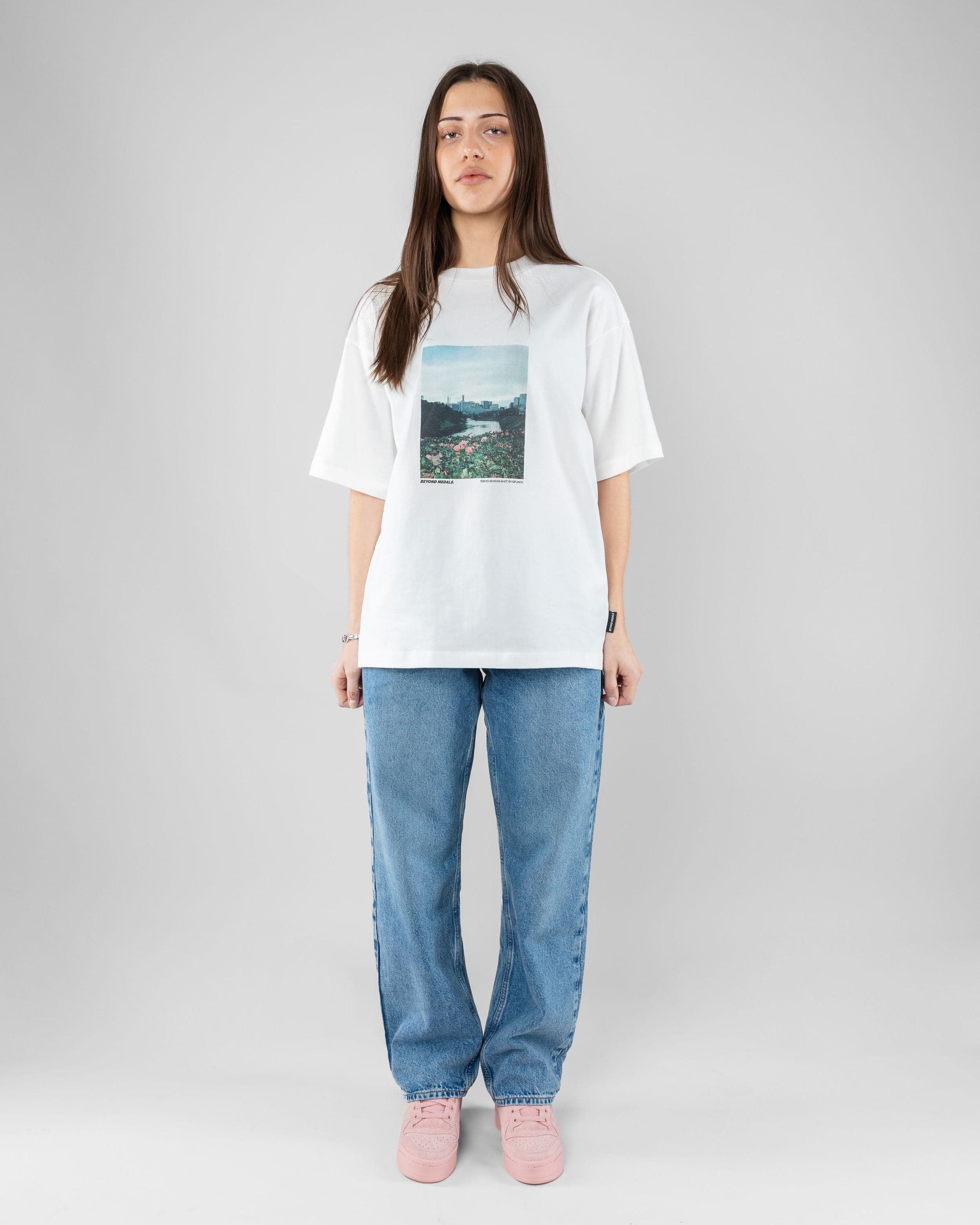 Loose Jeans Beyond Medals Snowboard & Streetwear Model image front