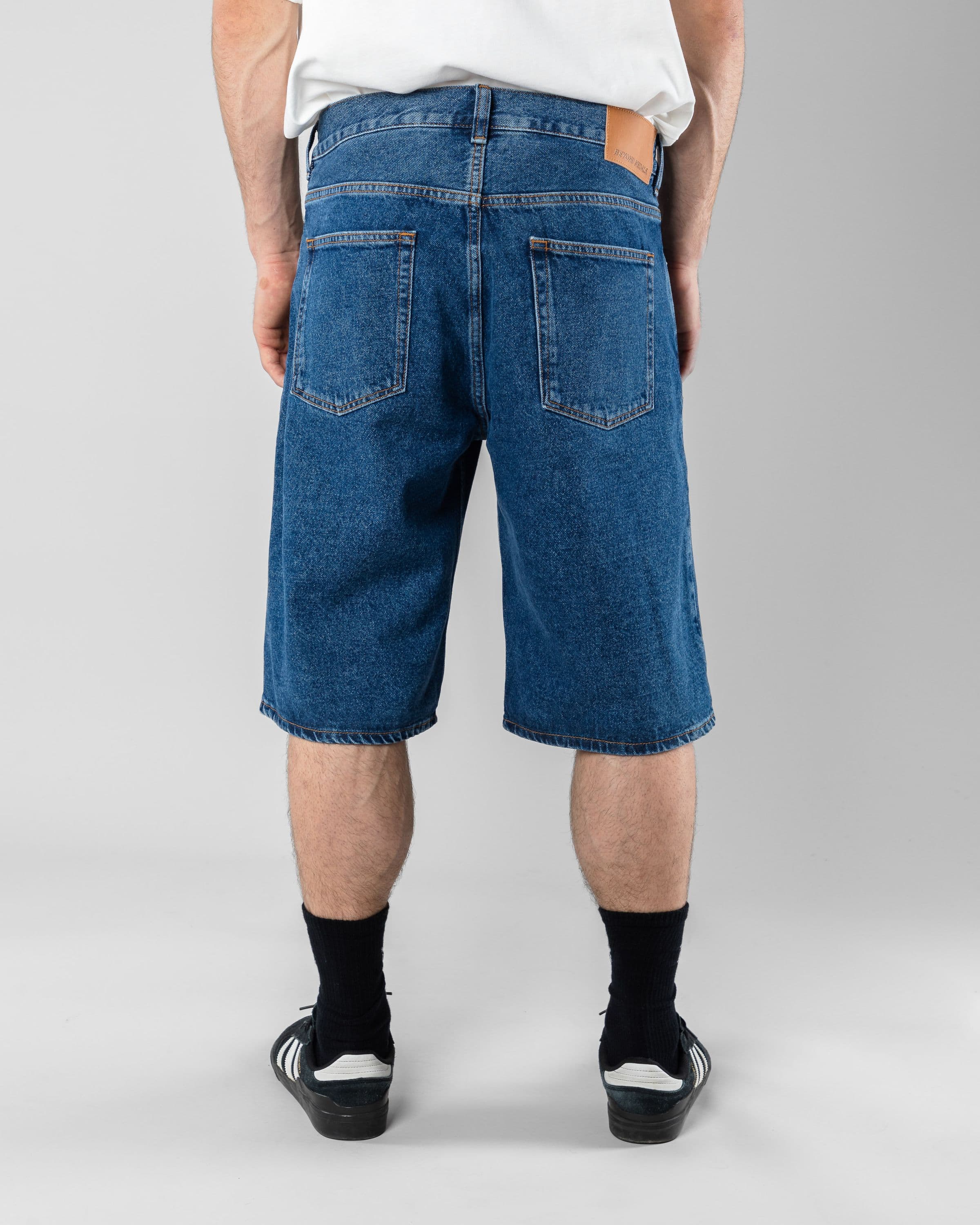 Jeans Shorts Beyond Medals Snowboard & Streetwear Model image back