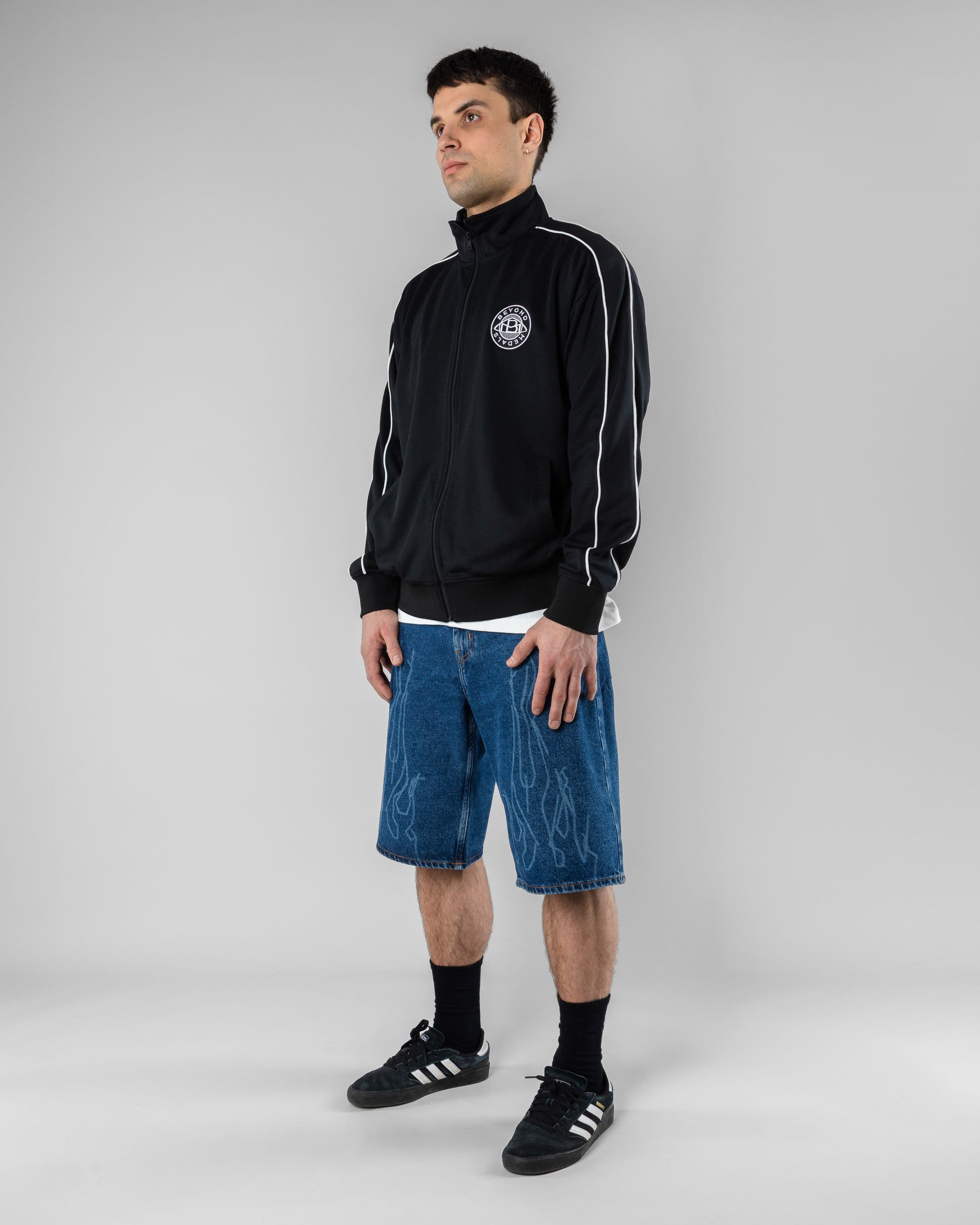 Jeans Shorts Beyond Medals Snowboard & Streetwear Model image side with Magnus as model