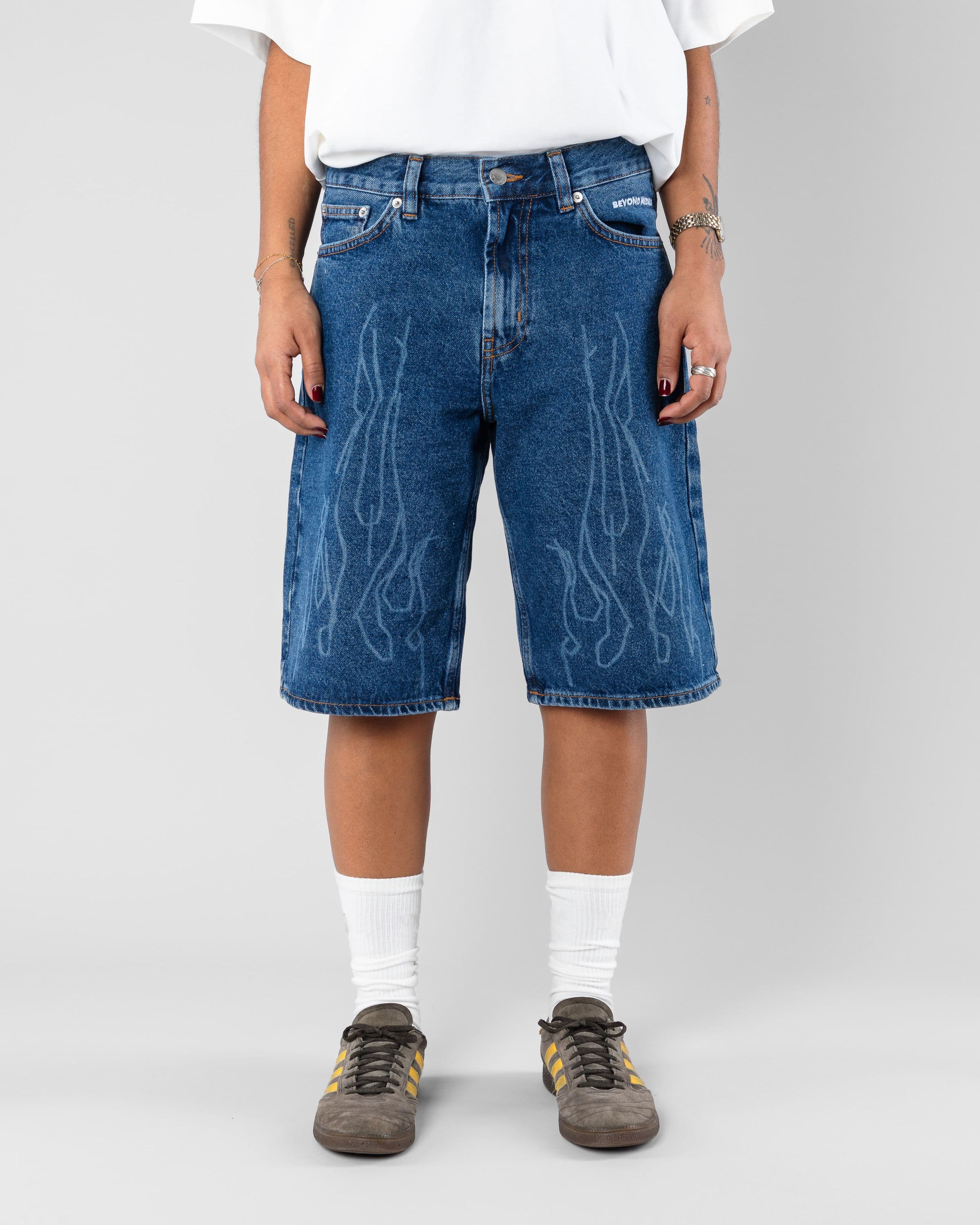 Jeans Shorts Beyond Medals Snowboard & Streetwear Model image front